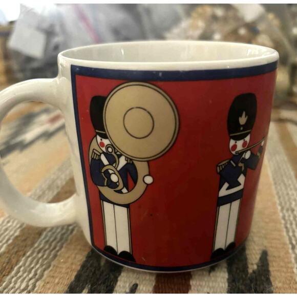 Vintage Marching Band Toy Soldier Mug Red Blue Ceramic Japan 1970s Mid Century - Picture 4 of 5